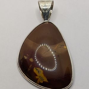 Brown agate pendant
